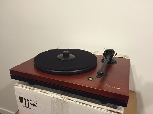 Music Hall MMF-5.1se with $550 Goldring 1012GX