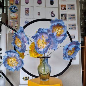 Paper flowers from EMMELI KIMHI
