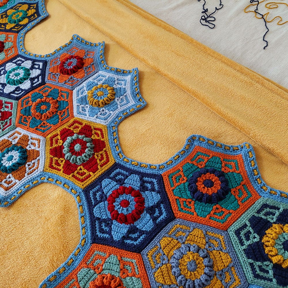 SECRET GARDENS. Overlay mosaic crochet motif pattern