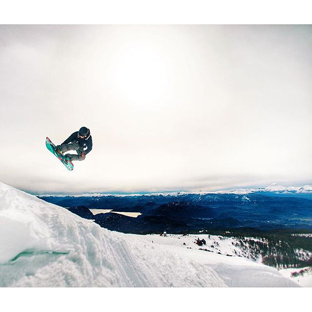 elniniocamo on RIDERS "Melon grab with a view 🍈 🏻" Melon, Snowboard