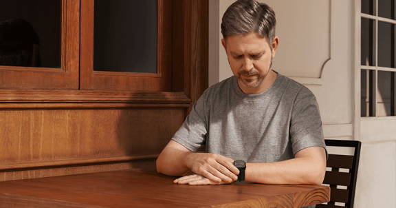 Cold laser therapy device relieving neuropathy foot pain with red light treatment