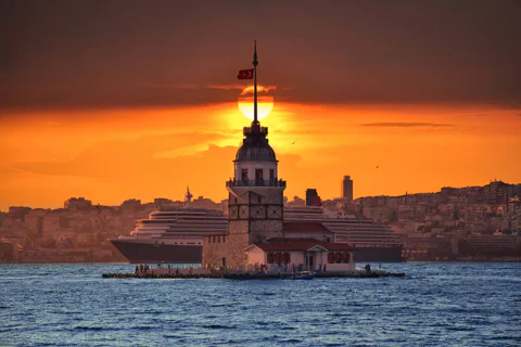Istanbul Bosphorus Sunset Cruise on Luxury Yacht