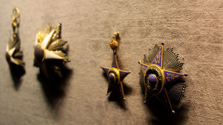 Egyptian royalty cherished the glamour and symbolism associated with fine jewelry
