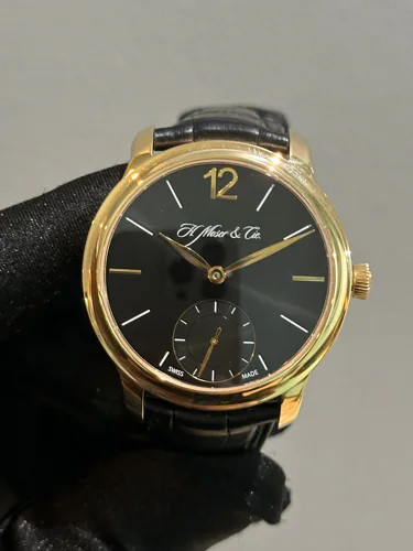 H.Moser & Cie. Endeavour Small Seconds