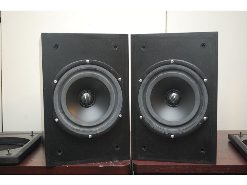 Vandersteen VLR Wood Speakers (Pair)
