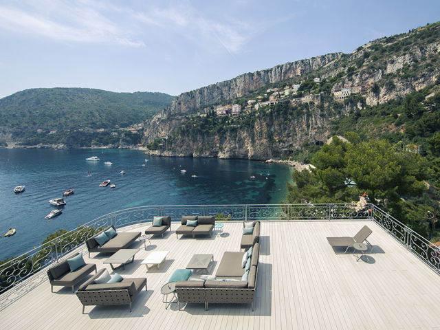La Côte d'Azur : terre du luxe et des maisons de vacances