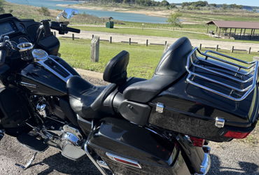 2017 HARLEY-DAVIDSON ROAD GLIDE LIMITED motorcycle for rent near Harker Heights, TX