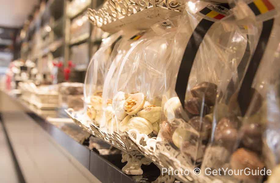 Walking Tour, Praline, Canal Cruise, and Burger Meal - photo 5