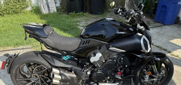 2023 DUCATI DIAVEL V4 motorcycle for rent near Portsmouth, VA