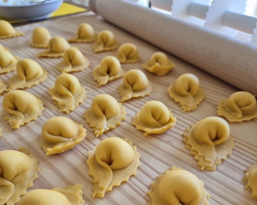 Cooking classes Reggiolo: Summer at Nonna’s: Tortelloni and Baked Peaches