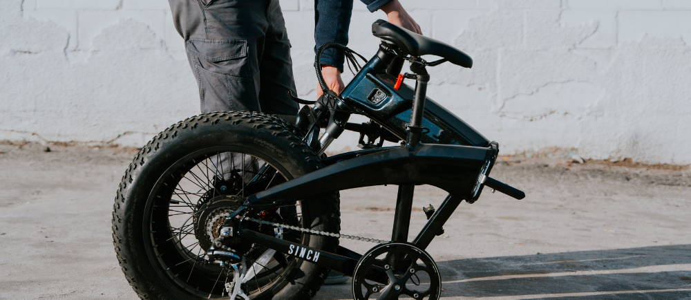Rider folding Aventon Sinch electric bike