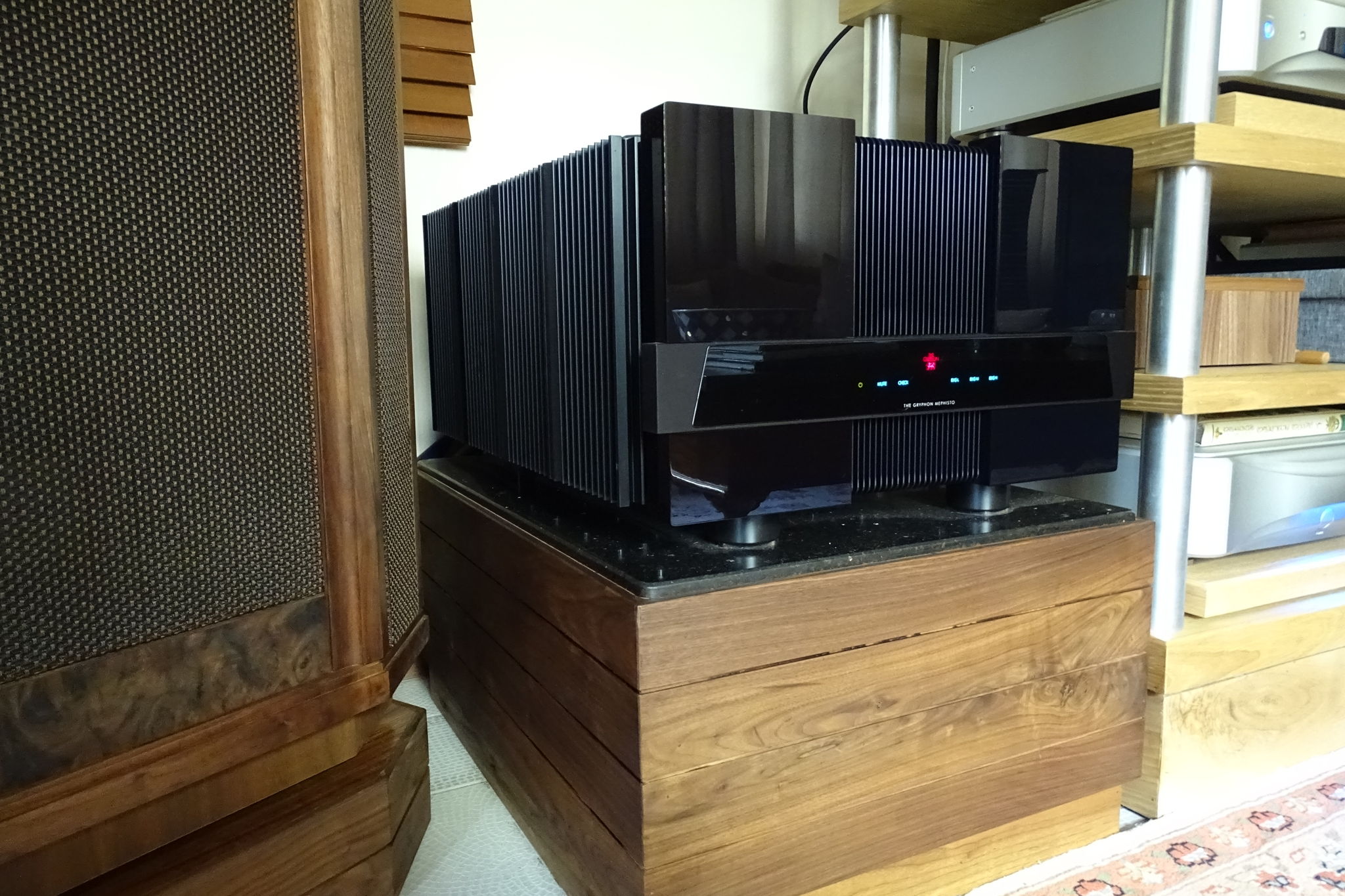 Gryphon Mephisto mono amp