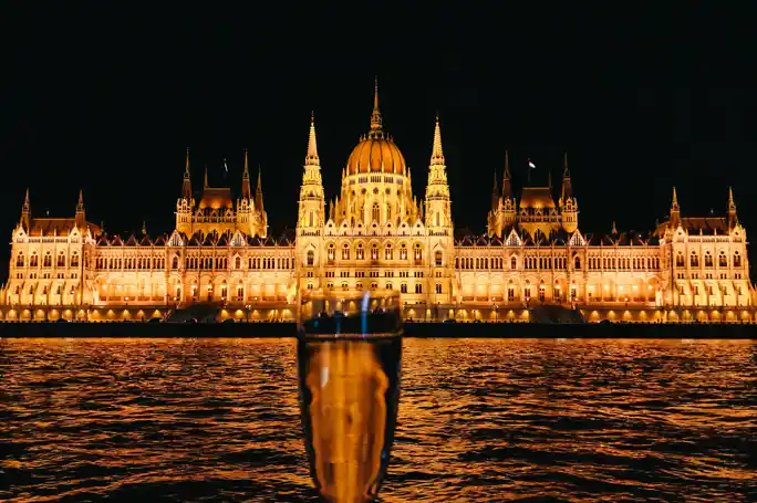 Sightseeing Cruise with Drink (Daytime or Nighttime)