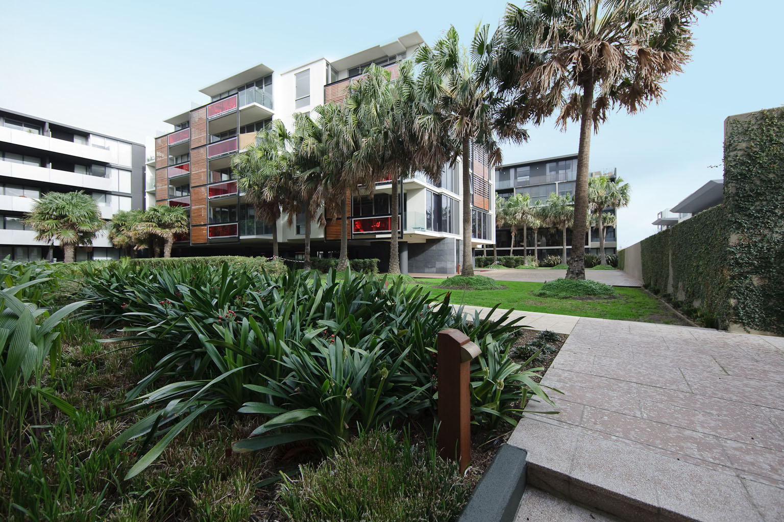Spacious Top Floor Residence inc. Dazzling City and part Water Views- Port Melbourne - Image 15