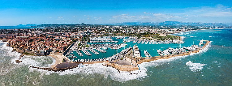  Cannes
- shutterstock_1396733012 - Antibes - vue aérienne.jpg