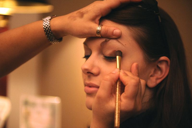 How And When To Use Eye Makeup After Lasik