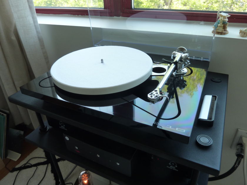 Rega RP10 w Apheta 2 -- Like New!