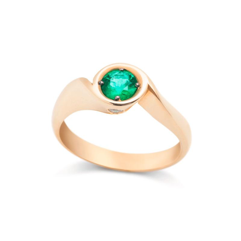 emerald engagement ring yellow gold 