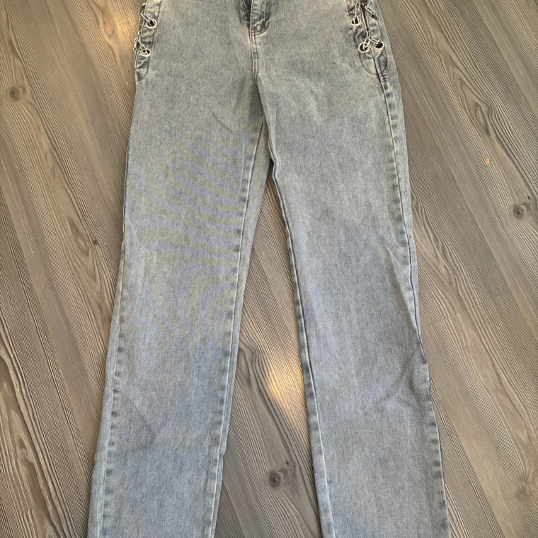 jeans with chain