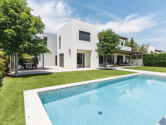  Verona
- Engel & Völkers presents its properties of the month April. From Uruguay and Canada to Spain and Belgium. Join a journey with exclusive homes for sale.