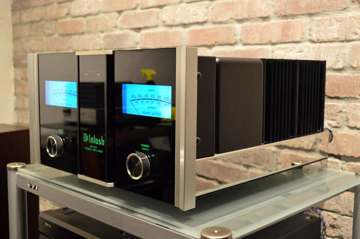 McIntosh MC402 - Solid State Power Amplifier
