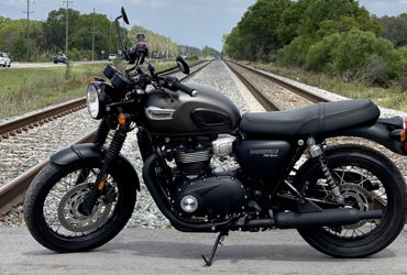 2020 TRIUMPH BONNEVILLE T100 BLACK motorcycle for rent near Winter Haven, FL