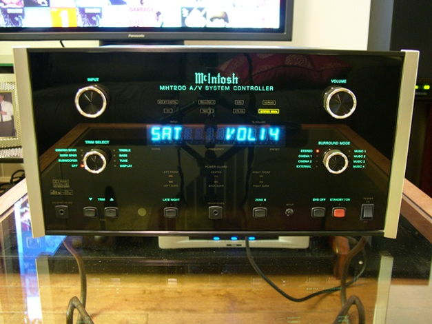 McIntosh MHT-200 audiophile receiver in mint condition!