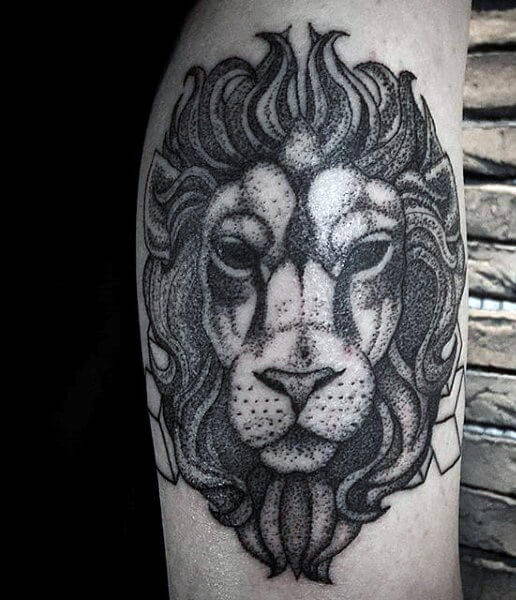 Tatouage Lion Noir et Blanc Corps