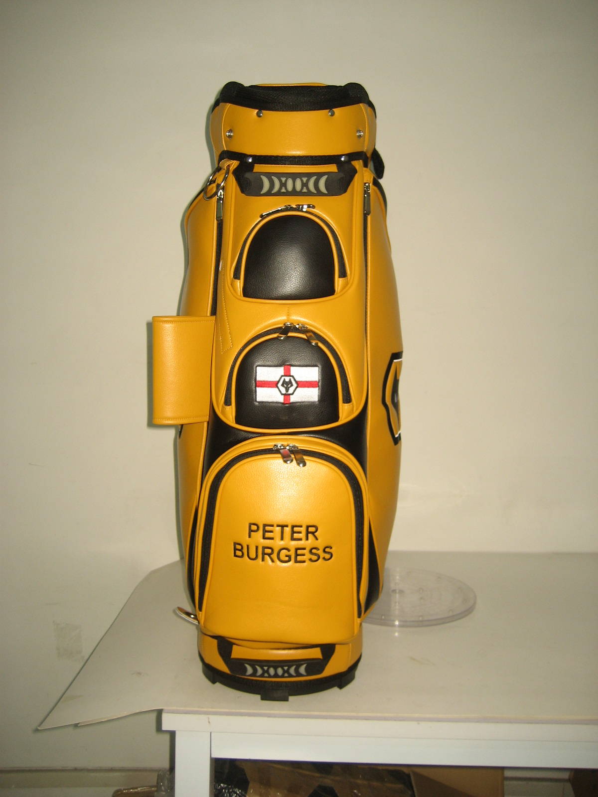 Customised football club golf bags by Golf Custom Bags 19