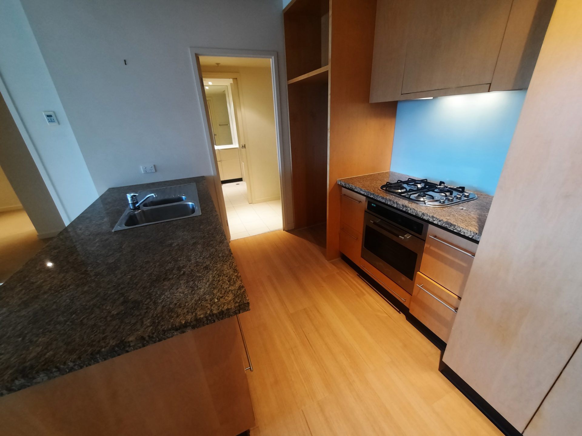 FOR RENT- Executive living in the celebrated Clarendon Towers!!! - Image 10