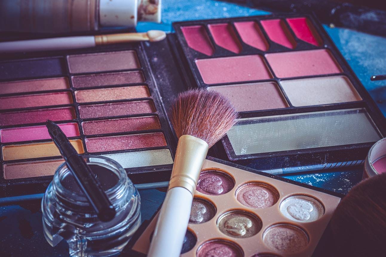 8 Gross Things That Happen If You Don't Clean Your Makeup Brushes & Sponges