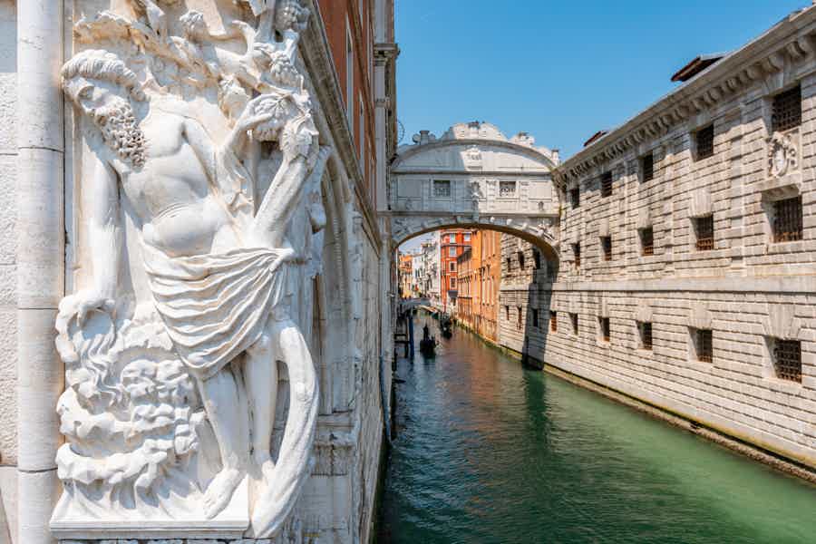 Explore Venice: Guided Doge’s Palace Tour & Shared Gondola Ride - photo 5