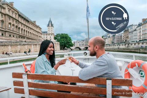 Seine River Cruise with Champagne from Eiffel Tower