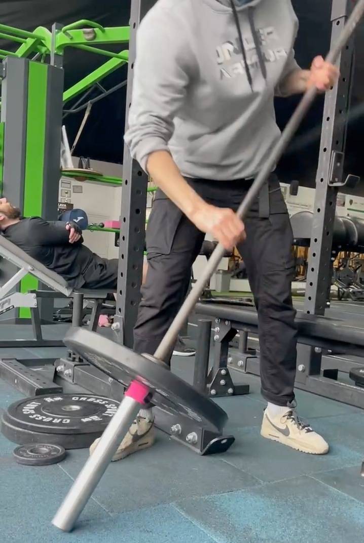 Weight lifting Straps in Use