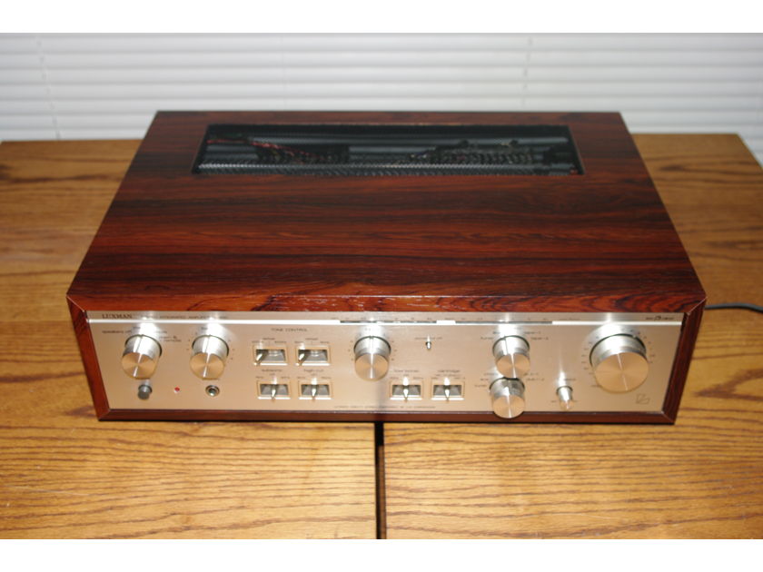 Luxman L-450 Vintage and Collectable  Integrated amp Shipping lncluded in the USA