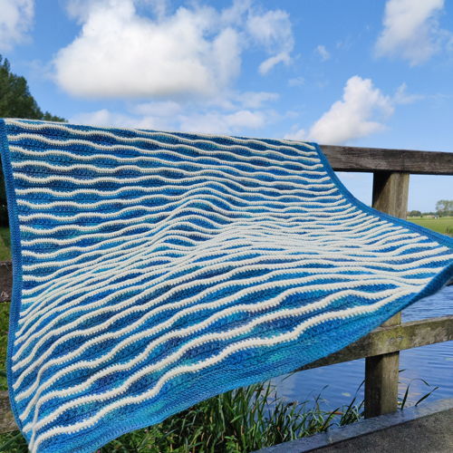 Dancing Wave Crests Deken