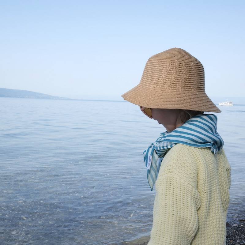 foulard raffiné pour bébé et enfant, en coton doux et bambou et respirant, certifié OEKO-TEX, idéal pour compléter une tenue d’enfant chic et confortable