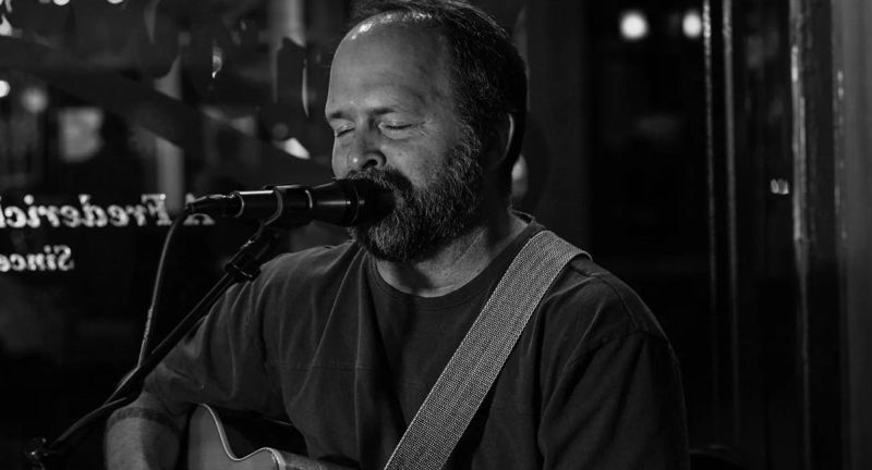 Live Music: Lenny Burridge 