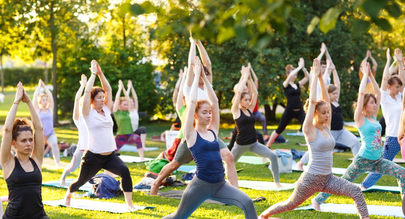 Jubilee Hosts Monthly Yoga on the Lawn Series