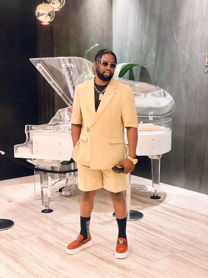 MOUSTIK Le KARISMATIK