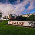 Vue sur la façade principale de la distillerie Clynelish dans le nord-ouest des Highlands d'Ecosse