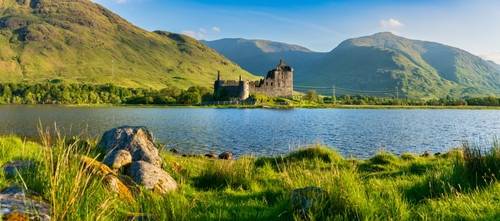 The abandoned Kilchurn Castle from the 1400’s is still magnificent, at the tip of a peninsula in Loch Awe with mountains behind