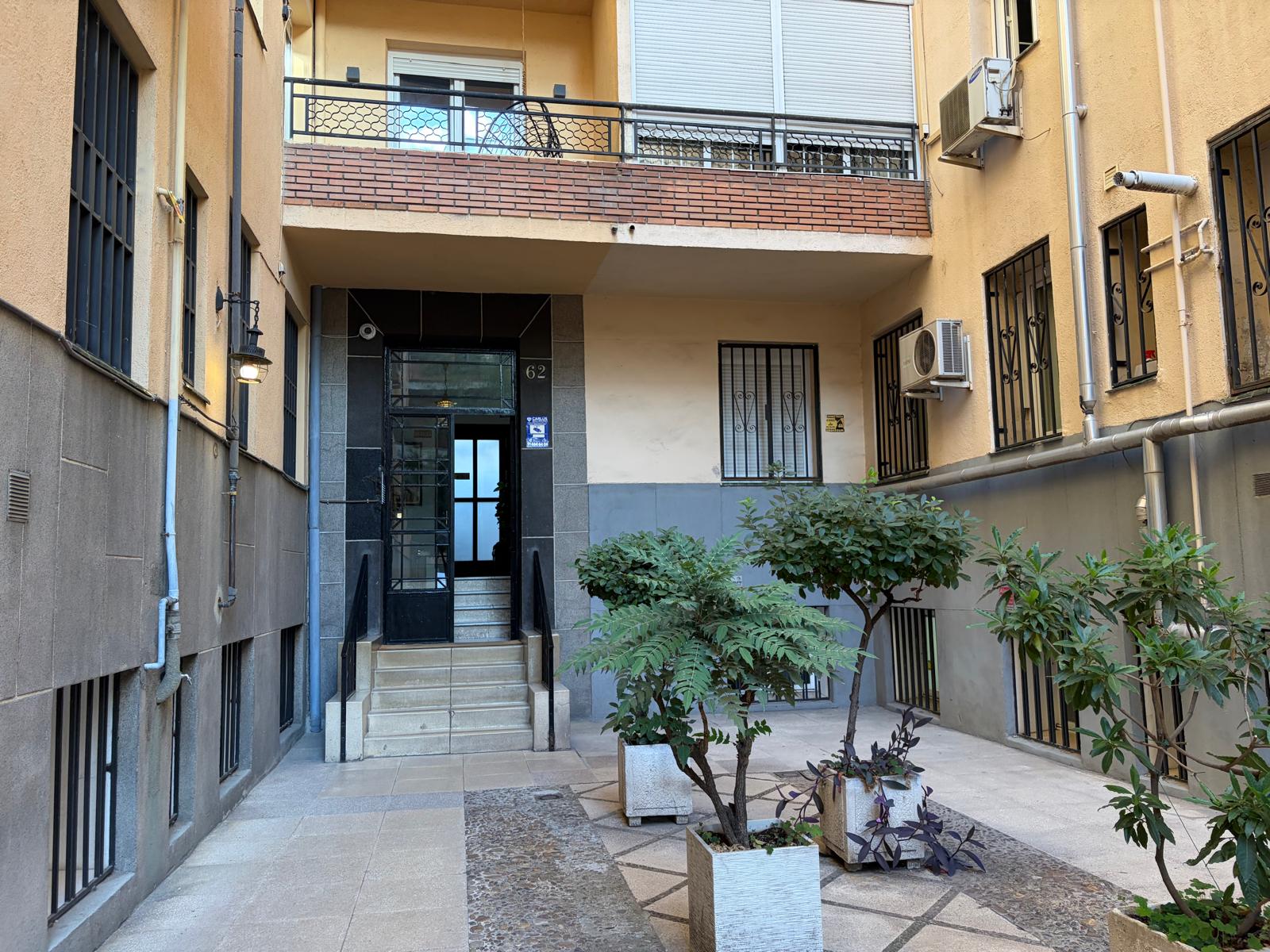 Spectacular renovated, quiet apartment with a small terrace in the heart of Almagro - Image 5