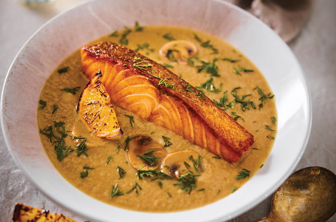 Soupe veloutée aux champignons et saumon poêlé