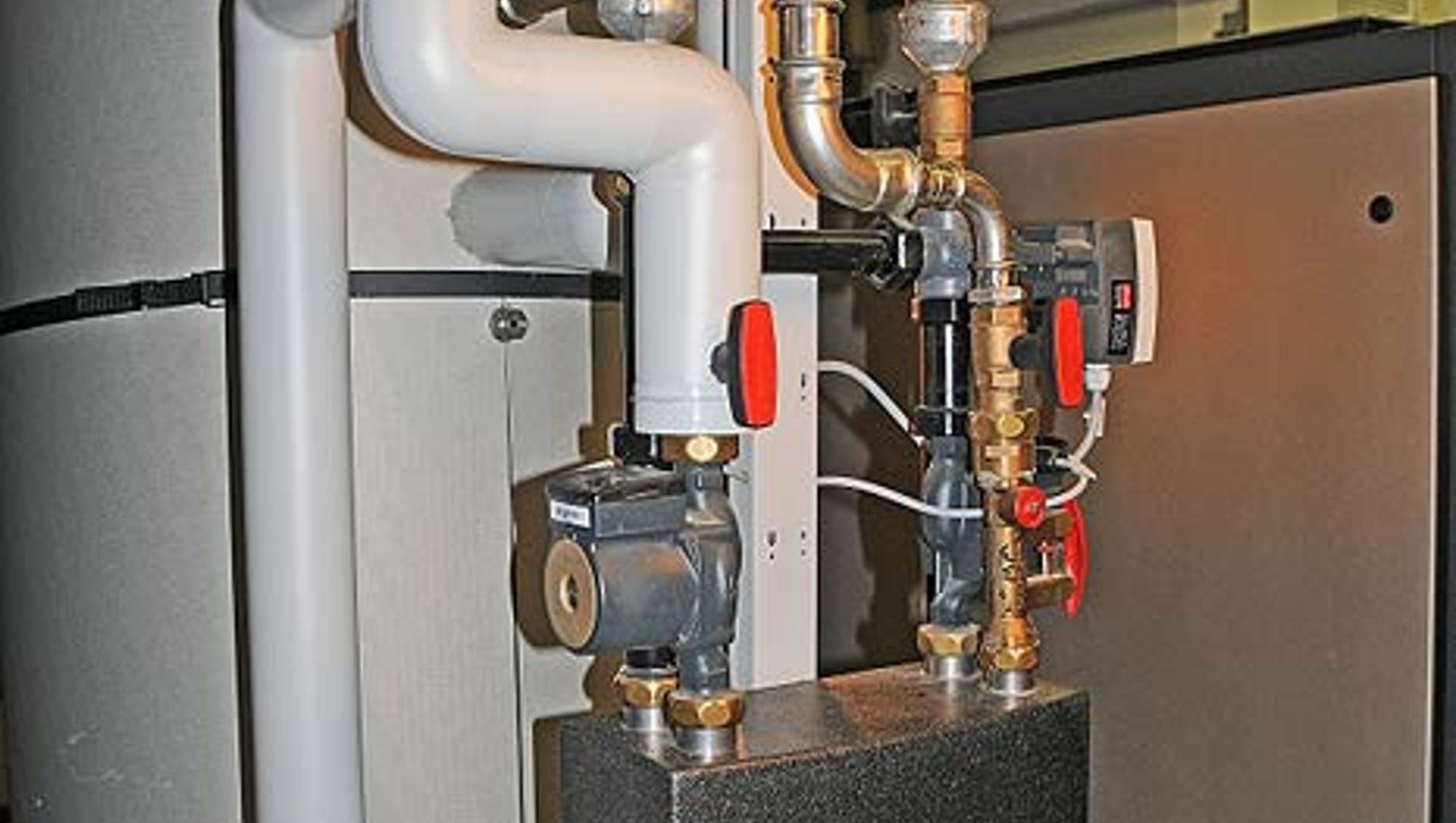 Gasbrennwertkessel: Leistung 246 kW bei 50/30°C