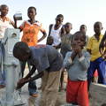 Installazione dell'acqua potabile nel villaggio