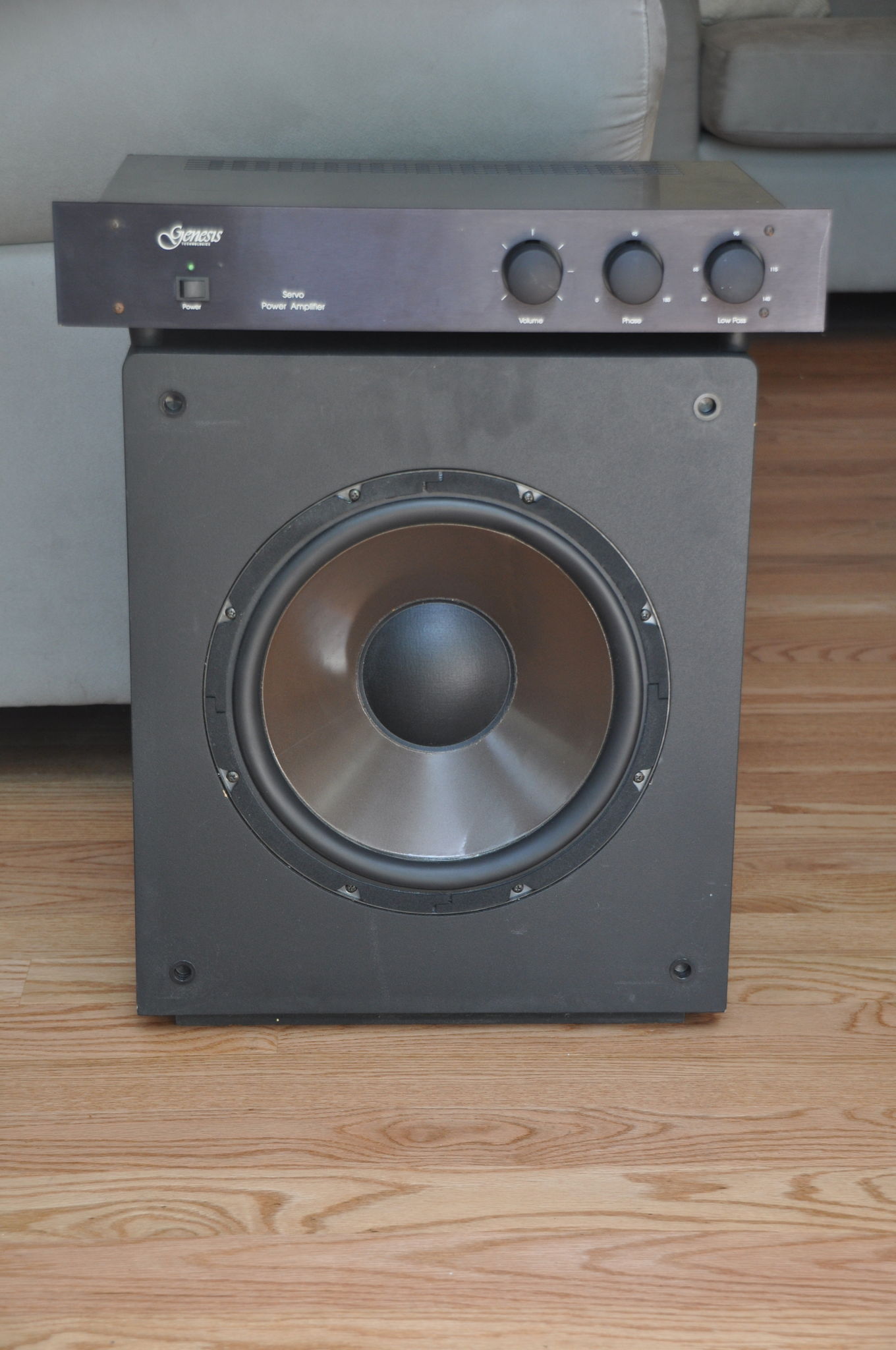 Genesis servo hot sale 12 subwoofer