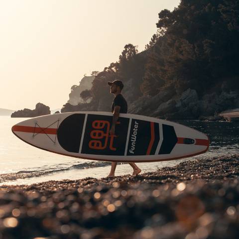Customer lift his cheap SUP board nearby the vancouver lake