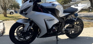 2014 HONDA CBR1000RR motorcycle for rent near Jacksonville, FL