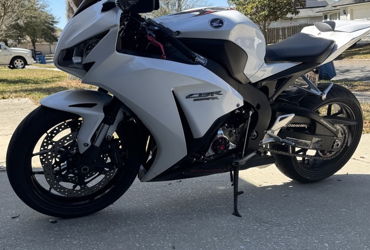 2014 HONDA CBR1000RR motorcycle for rent near Jacksonville, FL